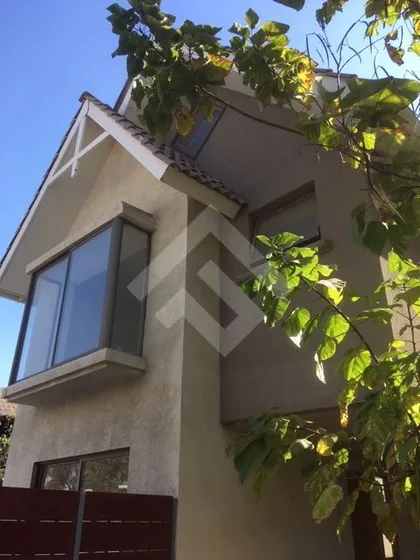 Casa En Venta De 3 Dorm. En Huechuraba