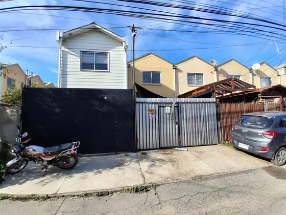 Casa En Venta De 2 Dorm. En Villa Alemana