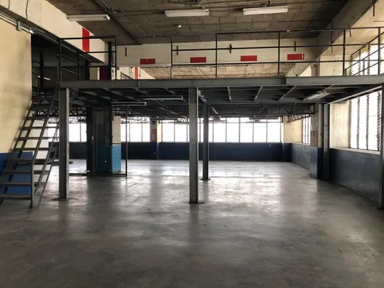 Alquiler De Piso Industrial En Boleita Sur