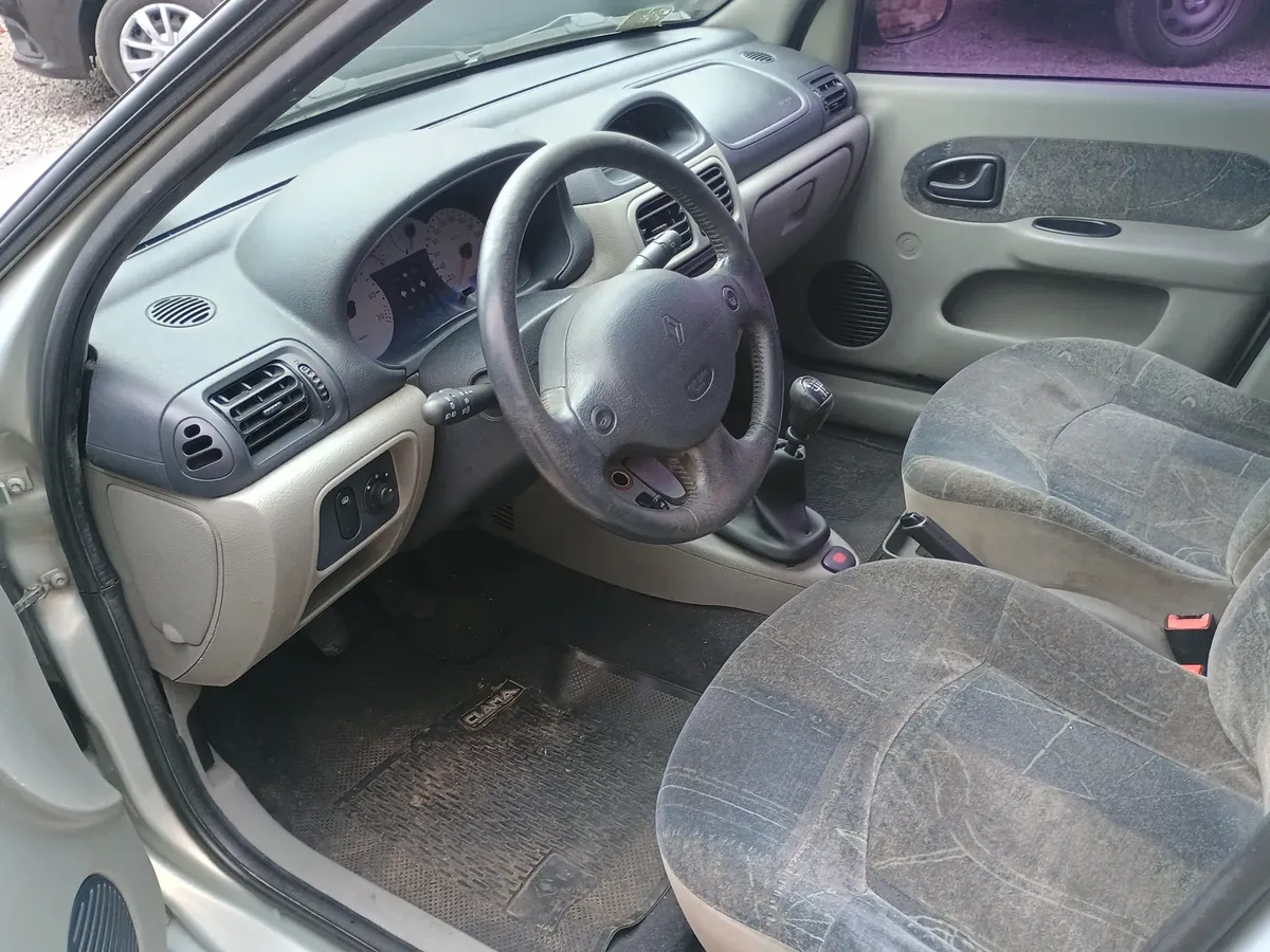 Renault Clio 1.6 Expression531567371679836168