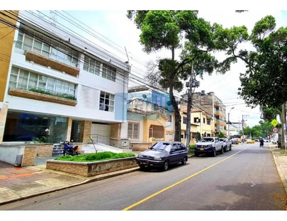 Edificio Con 22 Oficinas Entre Calle 5a. Y Av. Roosevelt.