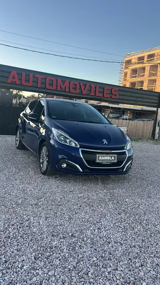 Peugeot 208 1.2t Allure 5p