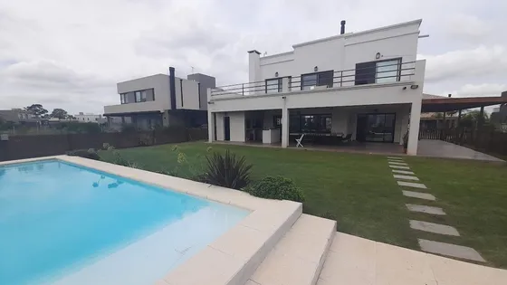 Casa En Venta En Lagos De Canning