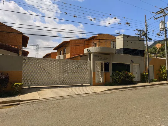 Townhouse En Mañongo Naguanagua Res Villas Menhir - Rc