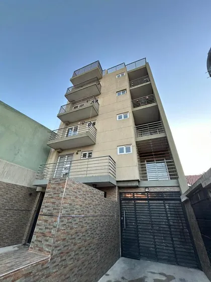 En Venta En Caseros Espacio Cochera Descubierta F: 9749
