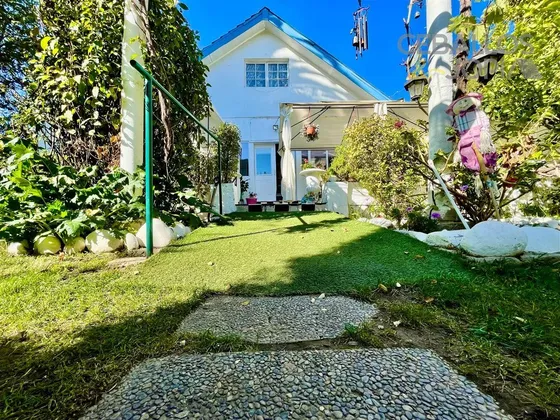 Casa En Venta De 4 Dorm. En Villa Alemana