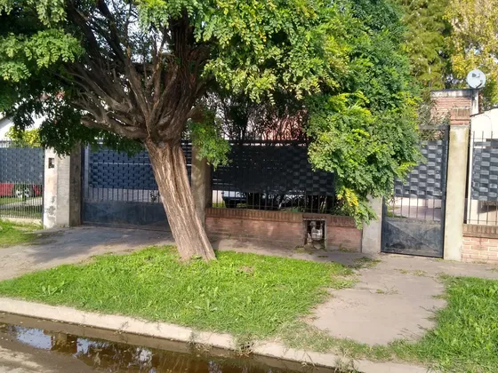 Venta Casa De 4 Ambientes 2 Habitaciones Con Quincho