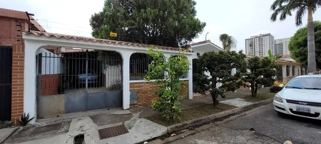 Se Vende Casa En Valles De Camoruco Calle Cerrada 