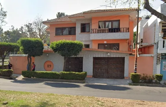 Amplia Casa Con Jardín Y Excelentes Espacios En Lomas Estrella 2a Sección Adr 