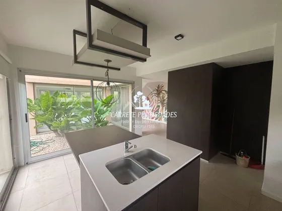 Casa En Venta De 4 Dormitorios Y Pileta. Santa Elena.
