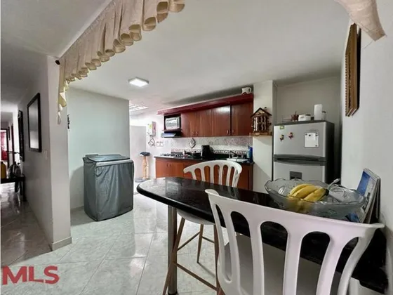 Apartamento De Espacios Generosos E Iluminados(mls#241621)