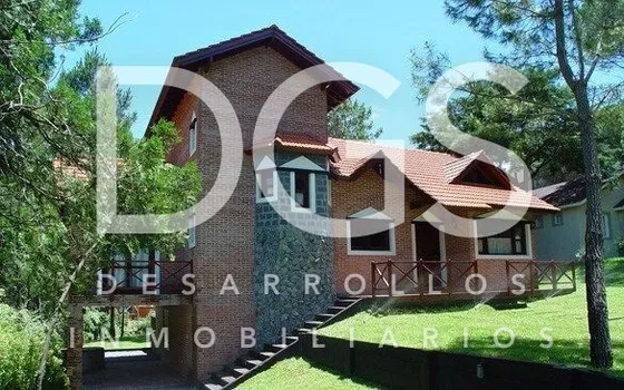 Casa En Venta En Carilo