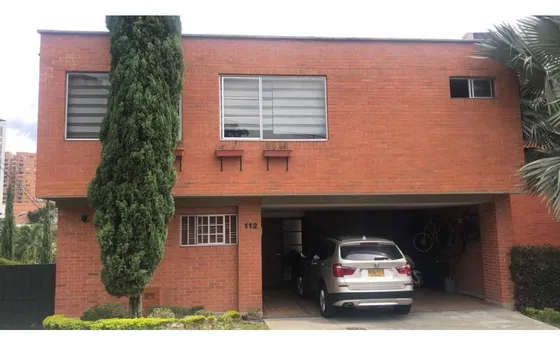 Venta De Casa Poblado Benedictinos 