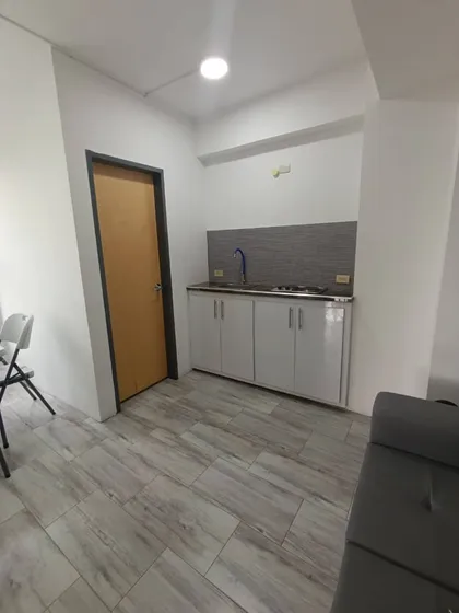 Mile/alquiler De Apto. Estudio San Juan Bautista Iv Piso 1