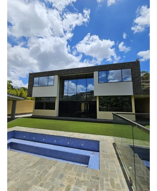 Casa Totalmente Remodelada En Colinas De Tamanaco Baruta Caracas