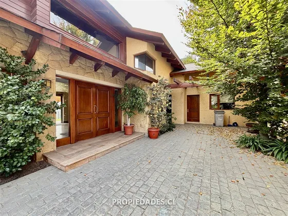 Casa En Arriendo De 5 Dorm. En Lo Barnechea