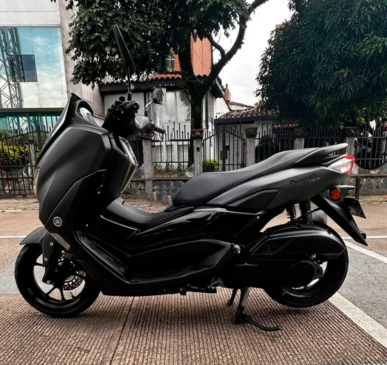 Moto Yamaha Nmax Color Negro Mate Modelo 2023