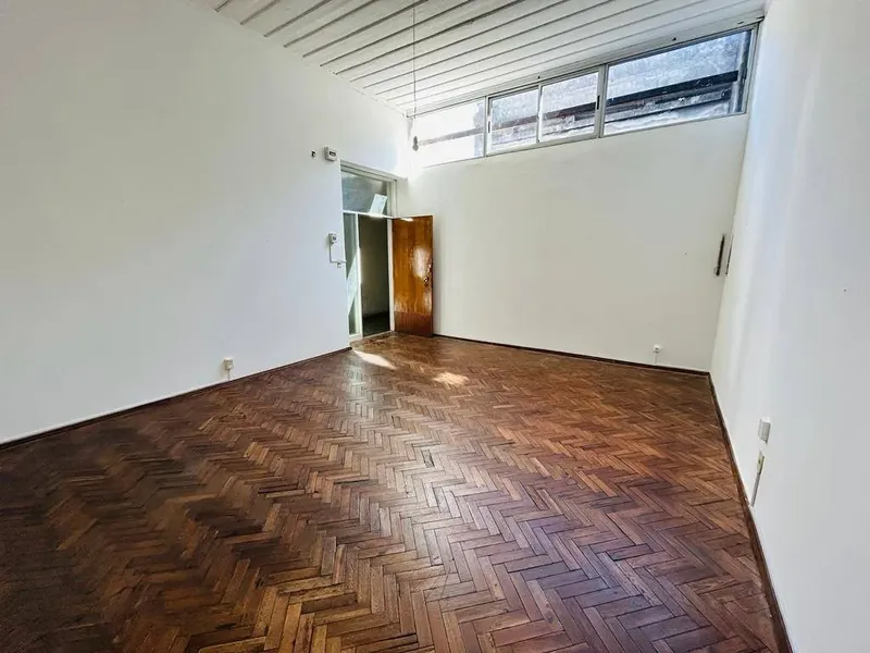 Alquiler - Oficina En Ciudad Vieja Con 30 M2 - Rincón Y B. Mitre
