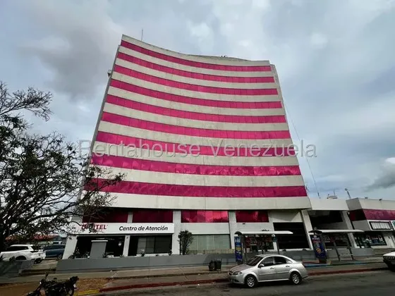 Impulsa El Desempeño Y La Eficiencia De Tu Empresa Desde Una De Las Zonas Corporativas Más Estratégicas Del Este De Barquisimeto. Esta Oficina, Ubicada En La Reconocida Y Concurrida Avenida Los Leones