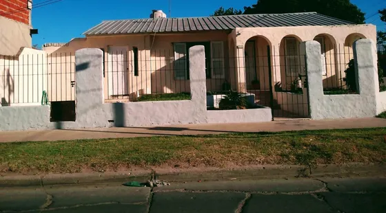 Casa En Venta - 3 Dormitorios 2 Baños - Departamento - 409mts2 - Moreno