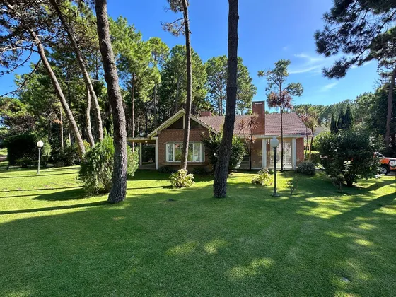 Casa De 4 Dormitorios En Pinamar Norte Con Financiación, Avenida Olimpo, Gas Natural, Oportunidad
