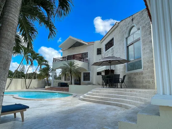 Casa En Venta Tipo Mansión En Arroyo Hondo, 6h, 4b, Piscina