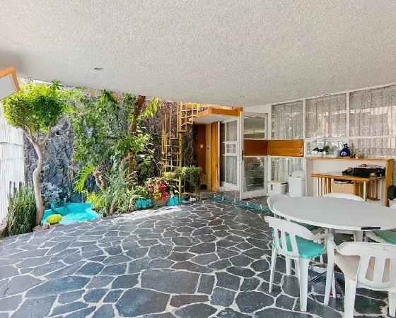 Casa Con Excelente Luz Natural, Espacios Y Ubicación, 3 Rec, 2 Bañ, 1 Gar