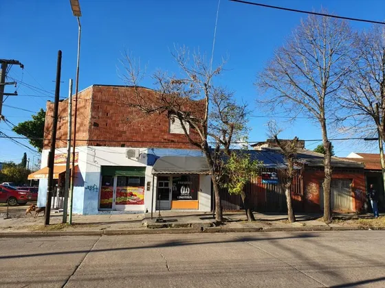 Casa En Venta - 1 Dormitorio 1 Baño 1 Local 1 Deposito - 360mts2 - Lomas De Zamora