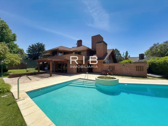 Importante Propiedad Sobre El Golf Con 4 Suites