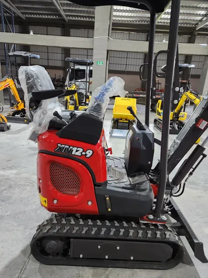 Mini Excavadora Rhinoceros, Modelo Xn12-9, Motor Kubota D722
