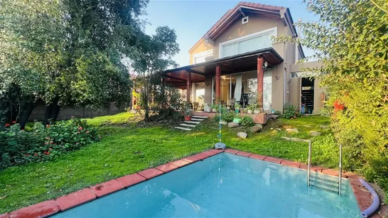 En Venta Hermosa Casa En Condominio Cerrado, La Reina