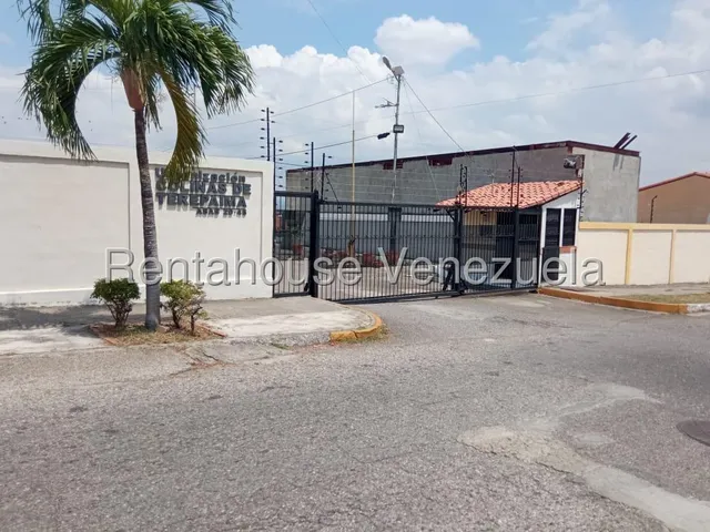 José Trivero Vende Espaciosa Y Cómoda Casa En Urbanismo Privado De Cabudare