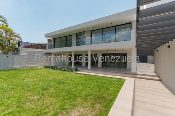 Casa  ( 2 Niveles / Remodelada / A Estrenar ) Venta Caurimare  Mls - 25-20604