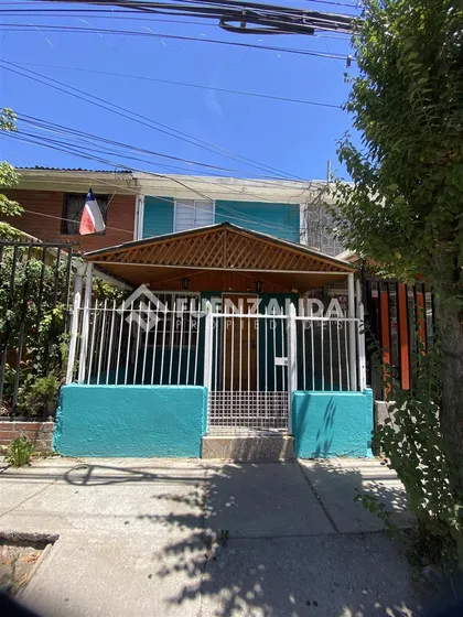 Casa En Venta De 3 Dorm. En Maipú