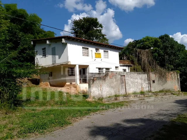 Casa De Dos Plantas En Venta, Ubicada En Urbanización Los Anaucos Country Club. Vía Caracas-charallave