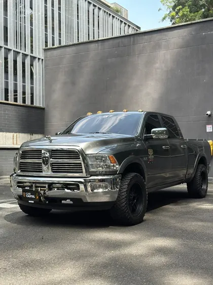Dodge Ram 5.7 2500 Crew Cab Laramie