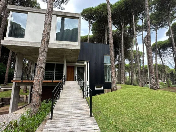 Casa En Venta - 4 Dormitorios 6 Baños - Cariló