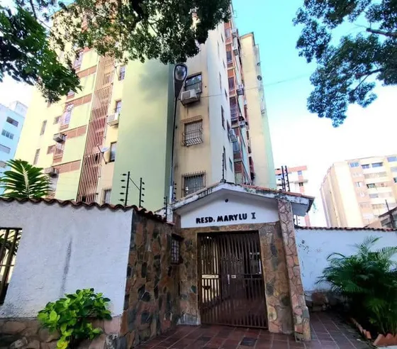 Venta De  Apto Res Marilu 1 Urb Prebo  Valencia 37-74 Angel Tovar 