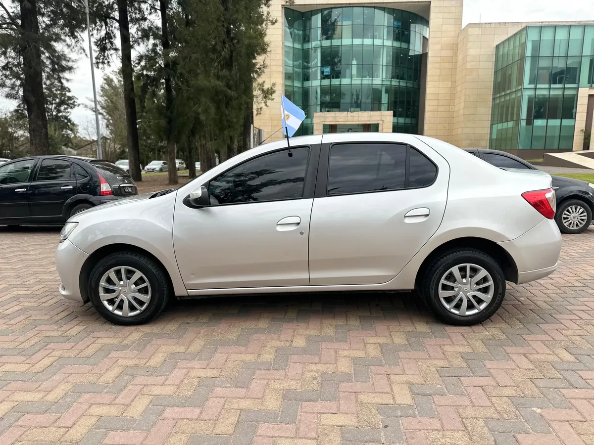 Renault Logan 1.6 Expression 85cv532774724515942401