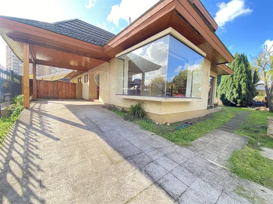 Casa En Arriendo De 6 Dorm. En Temuco