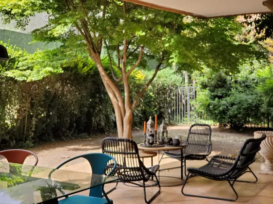 Comodo Departamento Con Jardin 3d2b Y Servicios