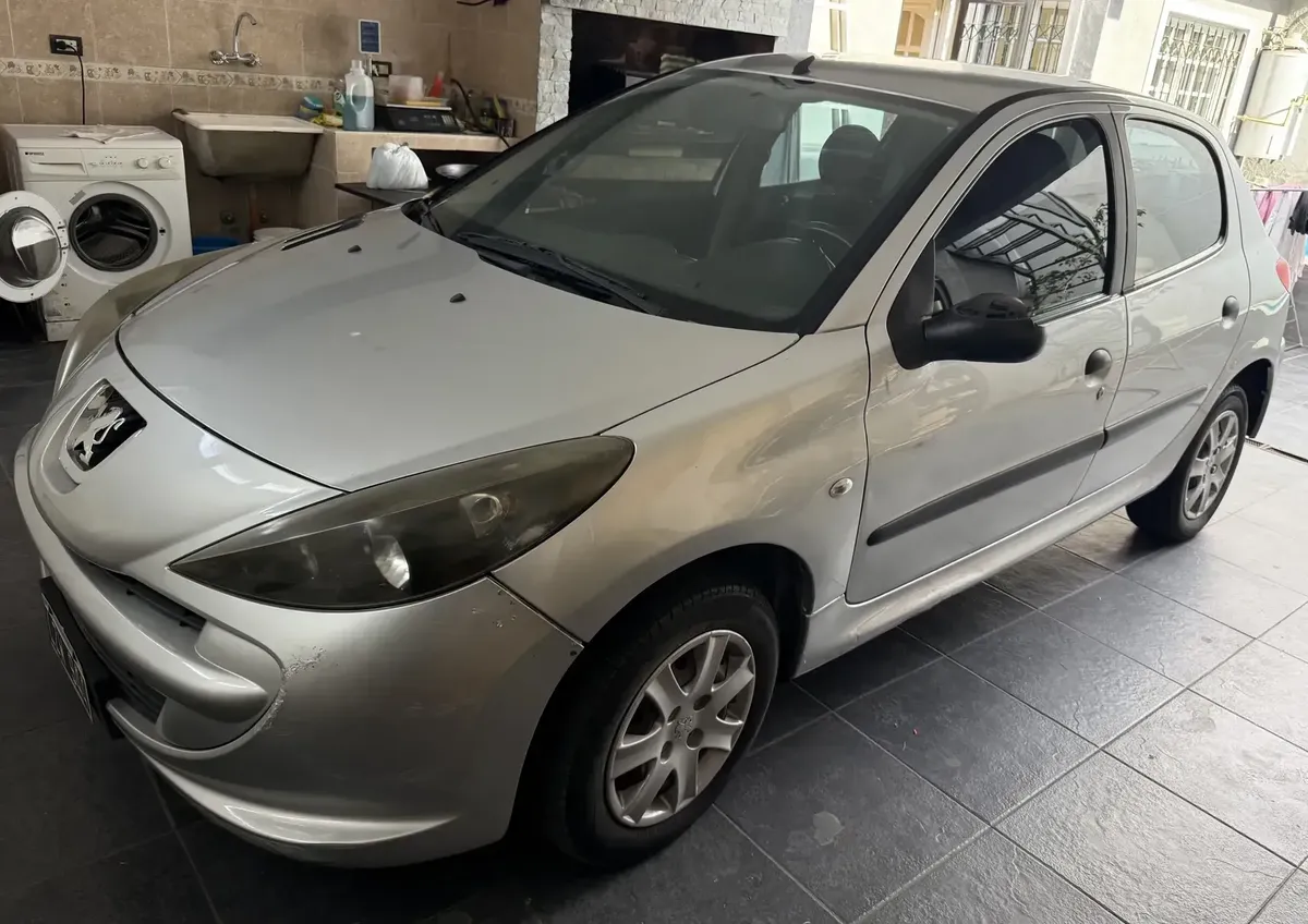 Peugeot 207 1.4 Active 75cv