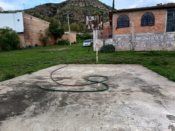 En Venta Terreno  De 10,320.51 M2 Con Casa E Instalaciones Al Pie Del Cerro Del Picacho