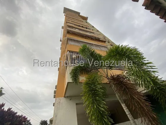 Apartamento En Venta Maracay Zona Centro 25-18644 Yb