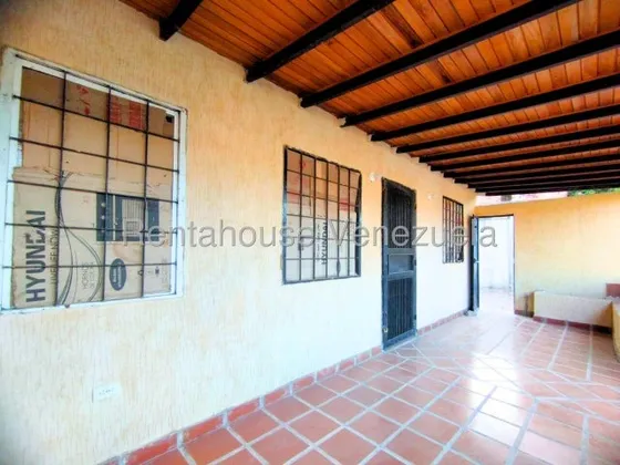 Casa En Alquiler En Cabudare Urb La Teura Con Modernos Espacios 2 Habitaciones Excelente Zona Cod 25 18593 Comunicate Soy Gabi Irastorza                                                                