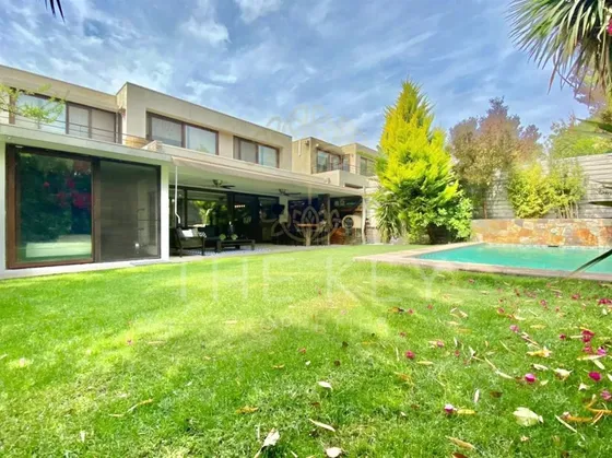 Casa En Venta 4d, 4b, Estar, Quincho, Piscina En Chamisero