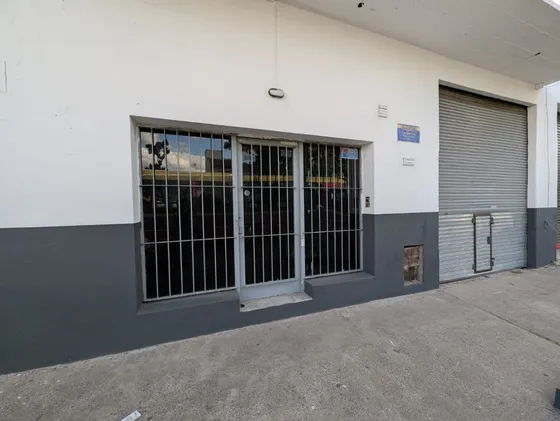 Galpon Alquiler Moreno Centro, Con 2 Oficinas.