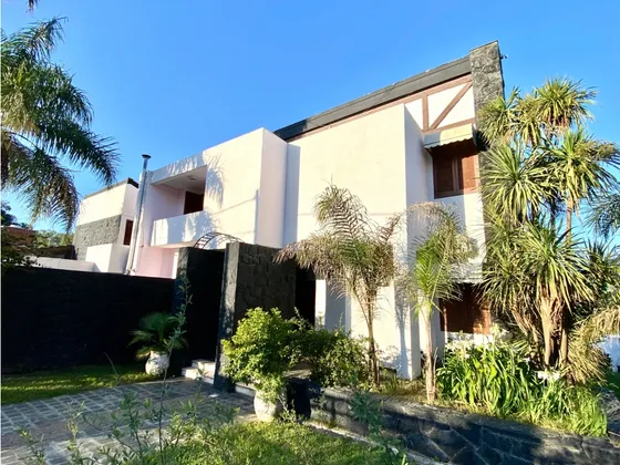 Venta - Casa De Categoria - Costa Azul, Villa Carlos Paz