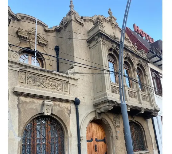 Oelckers Arrienda, Propiedad Patrimonial, Plaza Parroquia