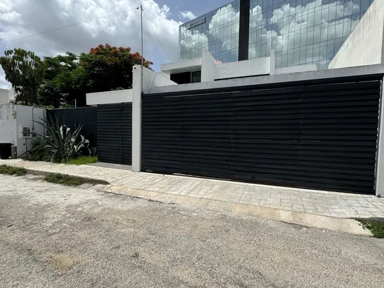 Casa En Venta Con Paneles Solares En Montebello.